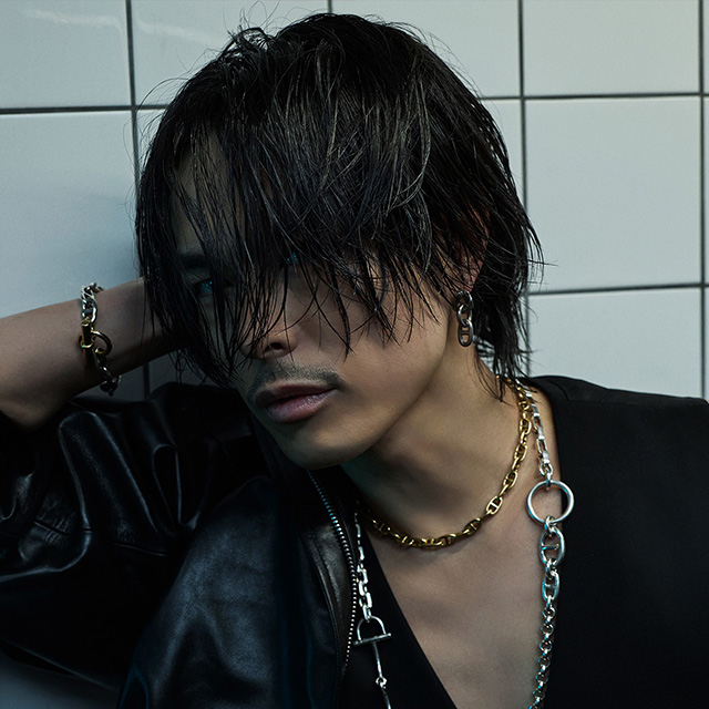 ���s����