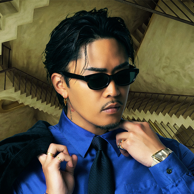 �������F