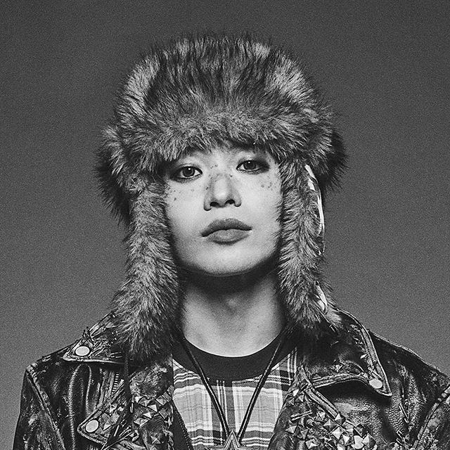 �R�{����