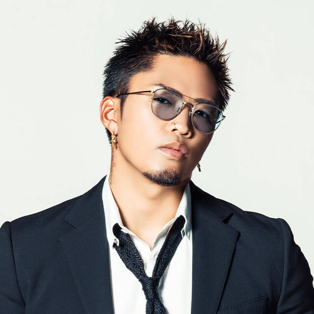 �������F