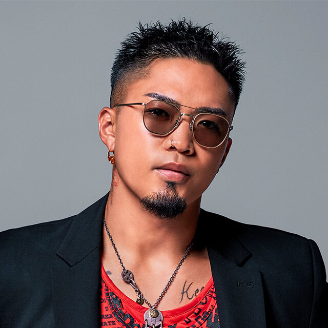 �������F