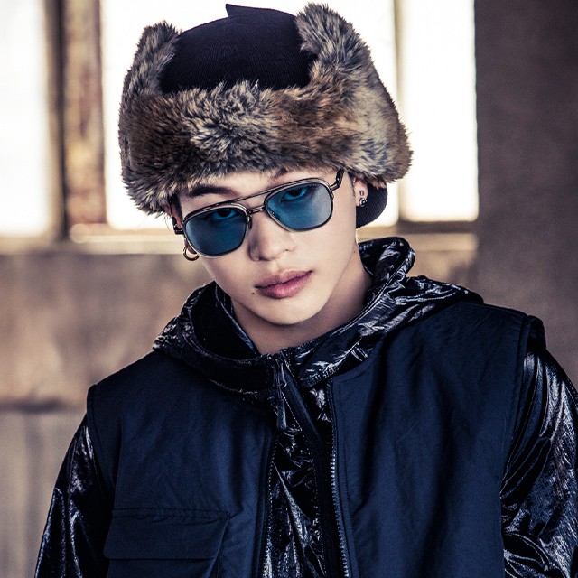 �R�{����