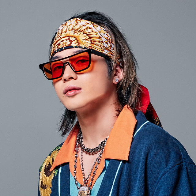 �R�{����