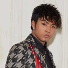 �������F