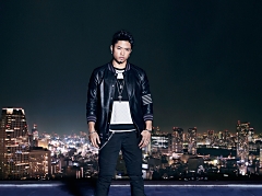 �������F