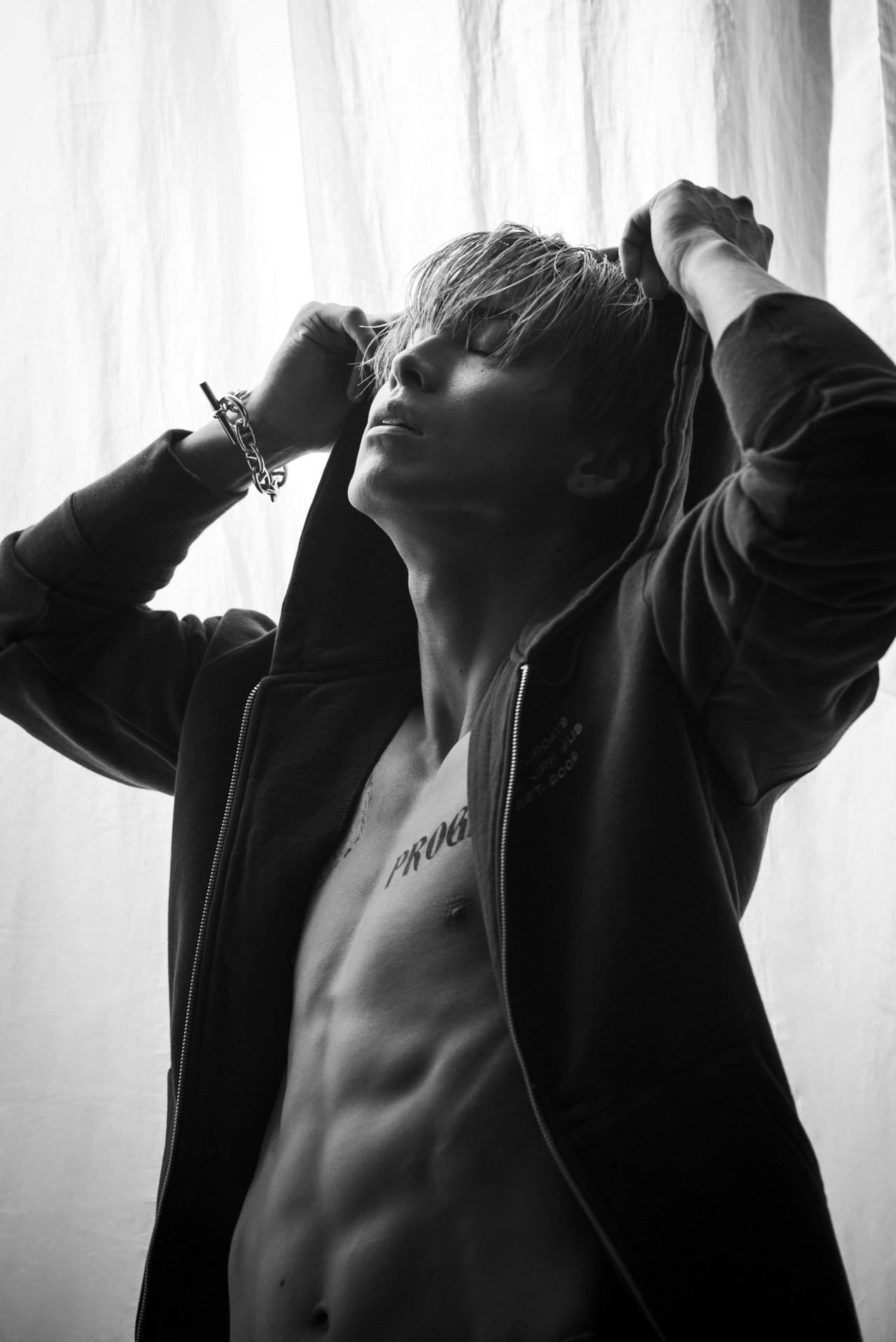 Riku 1st写真集 Life Is Beautiful 12 23 木 発売決定 News Exile Tribe Mobile